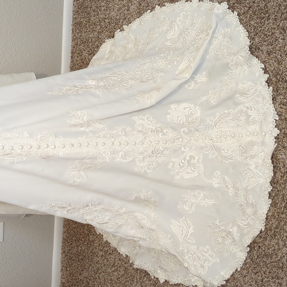 Essence of Australia D2457 white lace beaded sheer sleeveless wedding dress - Picture 8 of 15